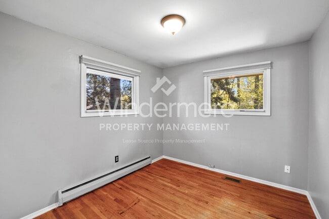 Building Photo - Fantastic Updated South Hill Rancher 3 Bedroom 2 Bath with Hardwood throughout