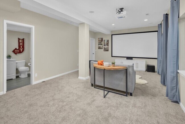 Building Photo - Off-The-Charts Incredible Collier Hill Home