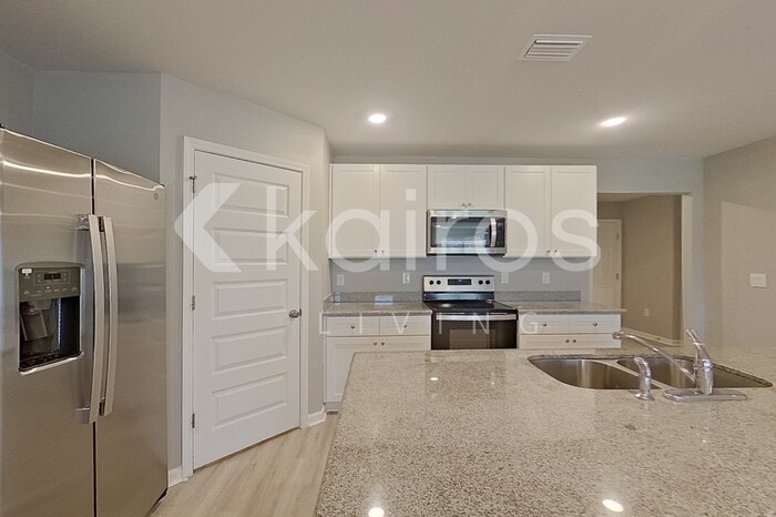 Building Photo - 4624 Malay Cir