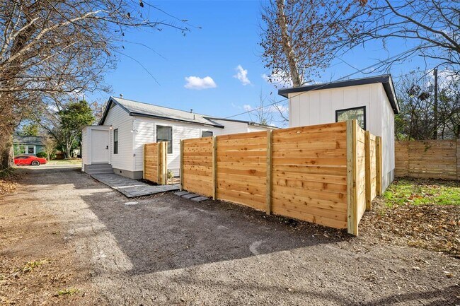 Building Photo - 1403 Palo Duro Rd