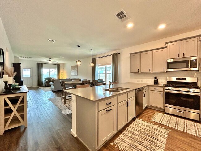 Building Photo - 3/BR 2/BA Home with Modern Comforts and a ...