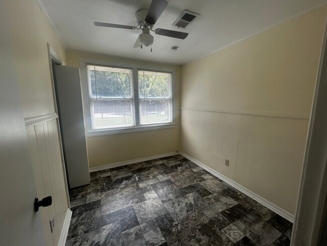 Building Photo - 461 Sweetwater Cir