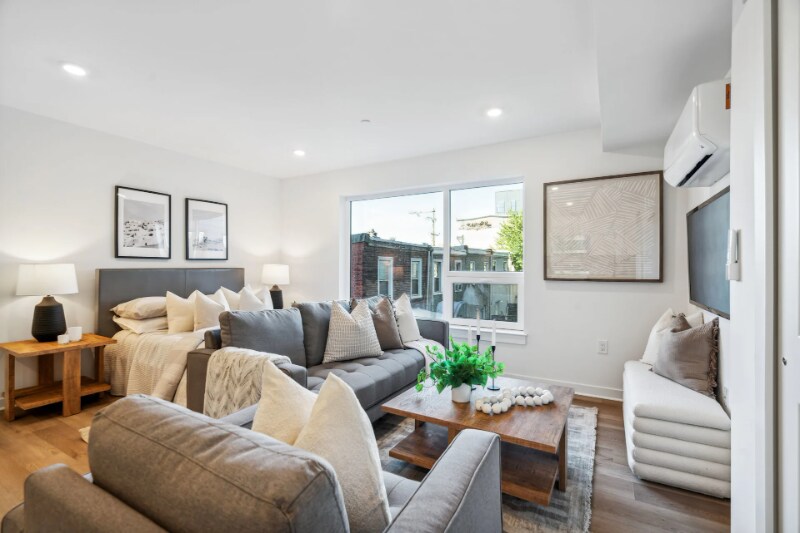 Building Photo - 1901 Hope St