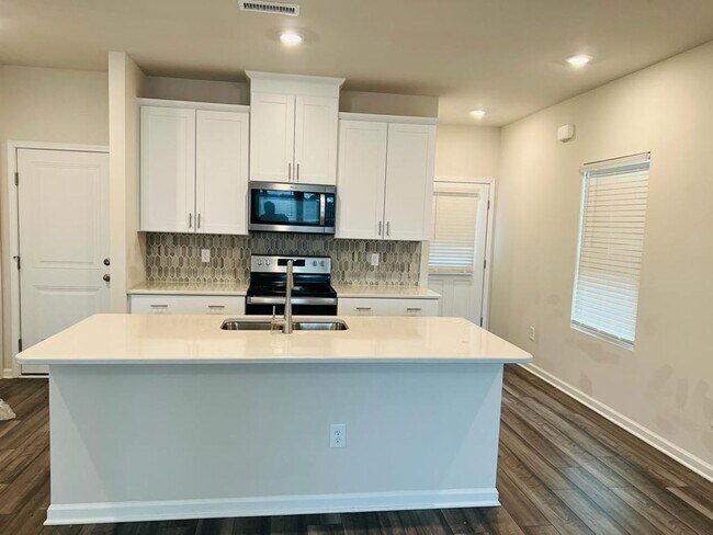 Building Photo - 280 Brook Farm Ln