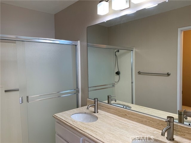 Building Photo - 2800 Plaza del Amo
