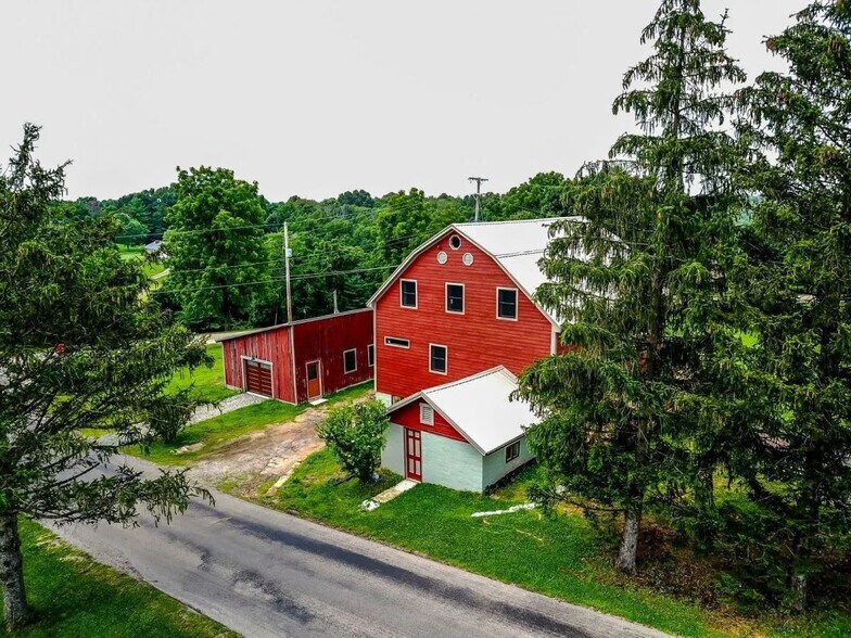 Primary Photo - 7892 N Coolville Ridge Rd