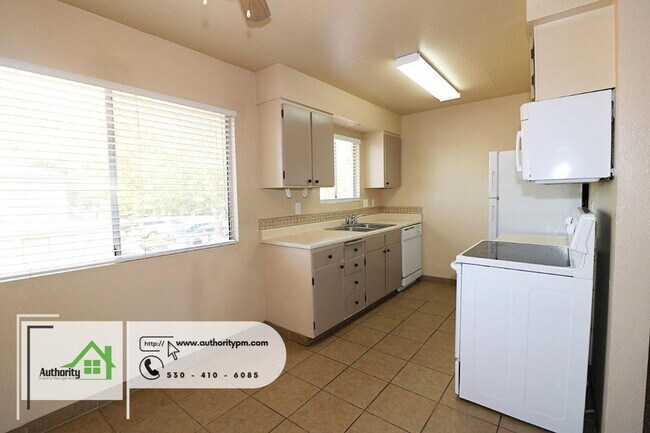 Building Photo - 1553 Bramble Pl