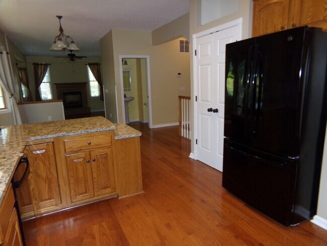 Building Photo - Beautiful 3 Bed 3.5 Bath Xenia Home!