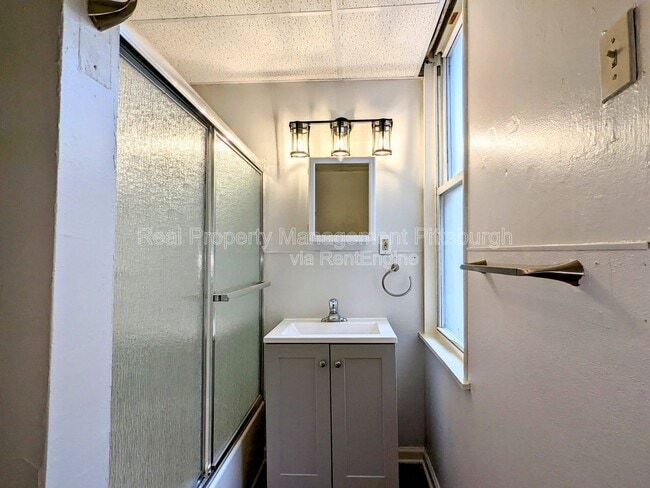 Building Photo - 42 Van Braam St