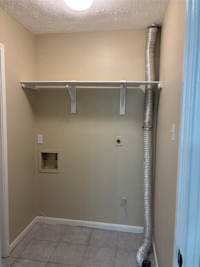 Building Photo - 1726 Oakwell Ln