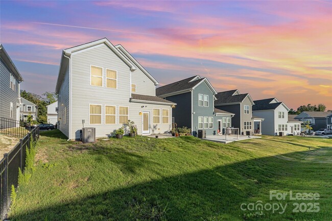 Building Photo - 14040 Lake Home Ln