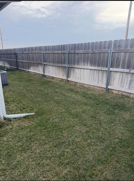 Building Photo - 1426 N Azena St