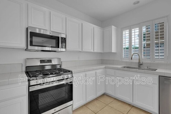 Building Photo - 401 Whitby Gn