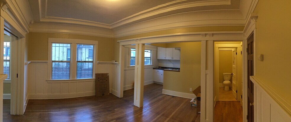 Building Photo - 724 W 60th St, Los Angeles, CA, 90044