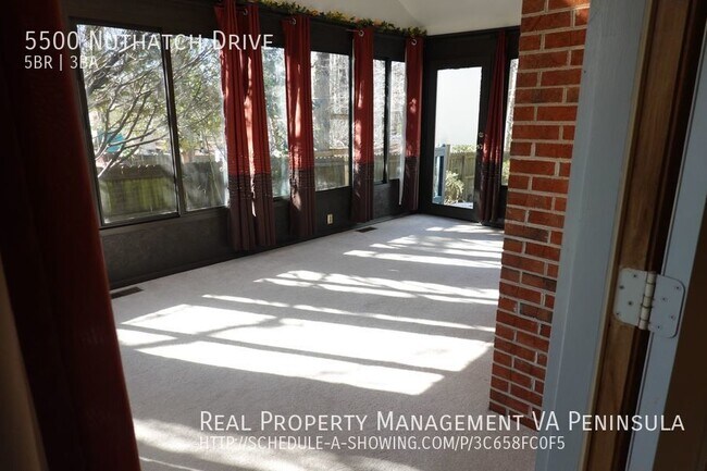 Building Photo - Spacious 5 bedrooms house in Rolling Woods...