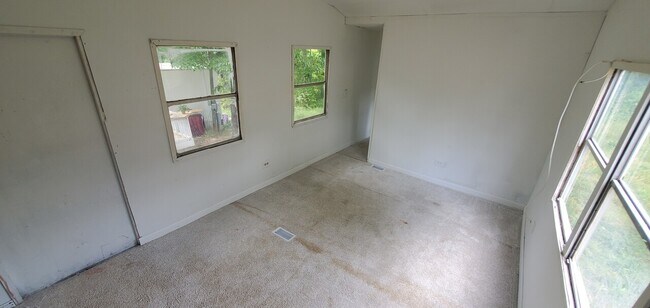 Building Photo - Liberty Church MHC