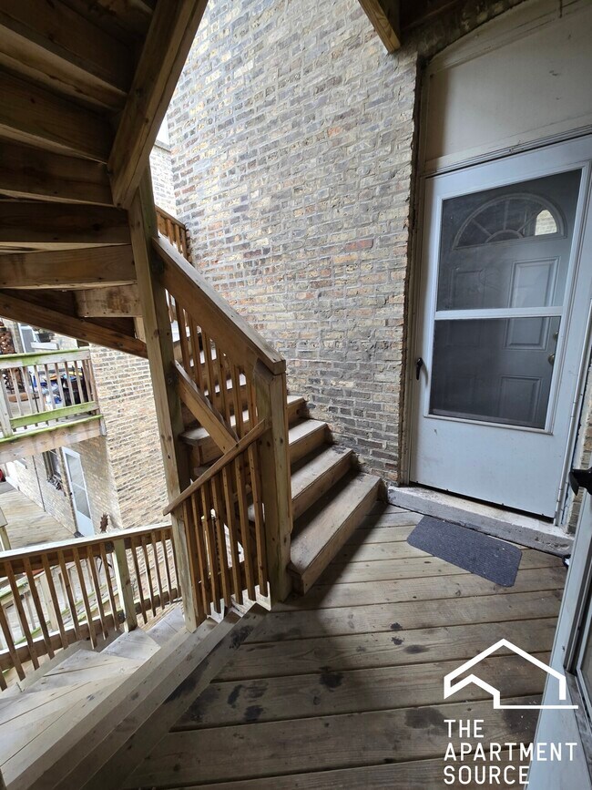 Building Photo - 7505 N Greenview Ave