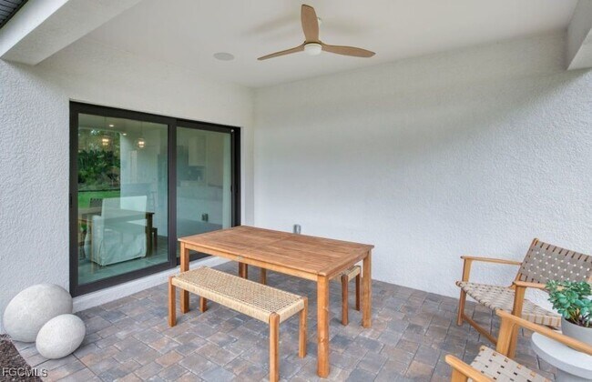 Building Photo - 1023 Caloosa Breeze Dr