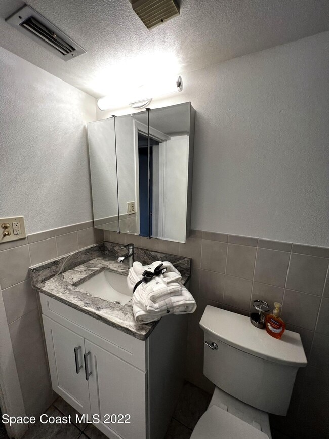 Building Photo - 7101 Ridgewood Ave