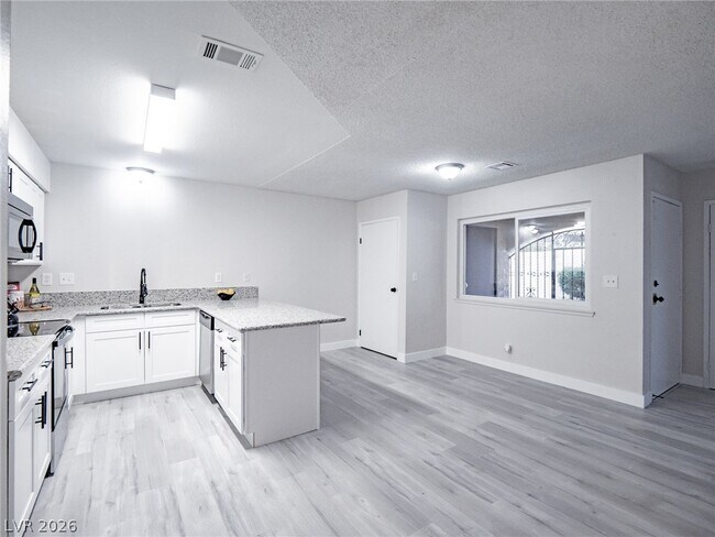 Building Photo - 817 Mantis Way