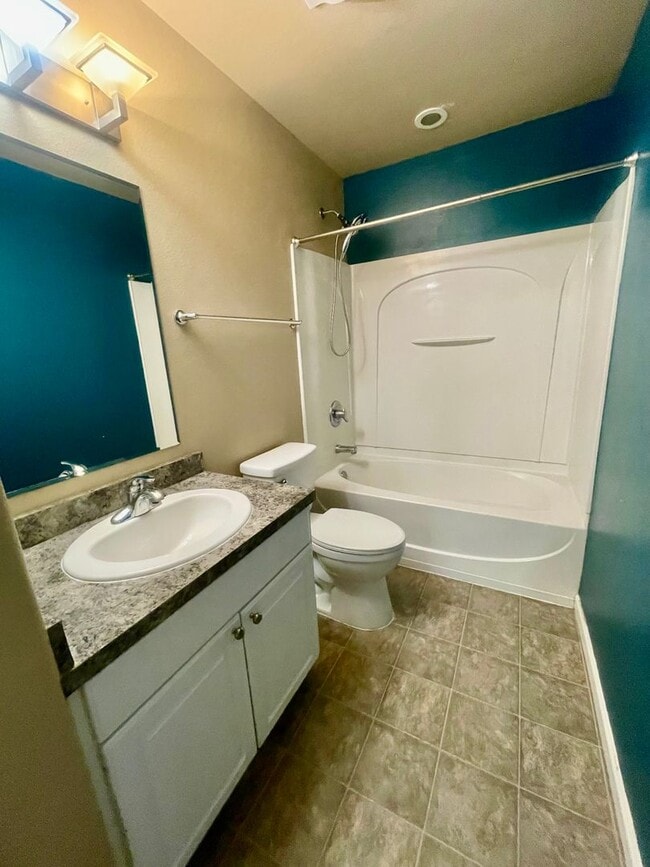 Building Photo - Fantastic 4 bedroom single family home on ...