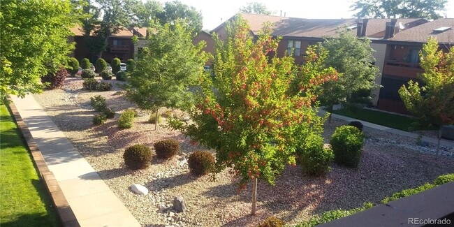 Building Photo - LOCATION LOCATION!! Newly updated 1-bed, 1...