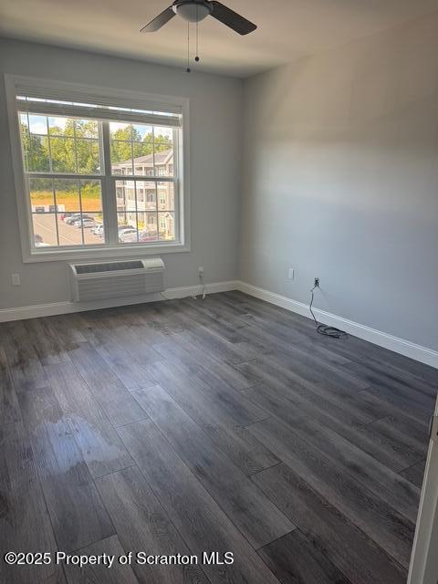 Building Photo - 407 Circle Dr