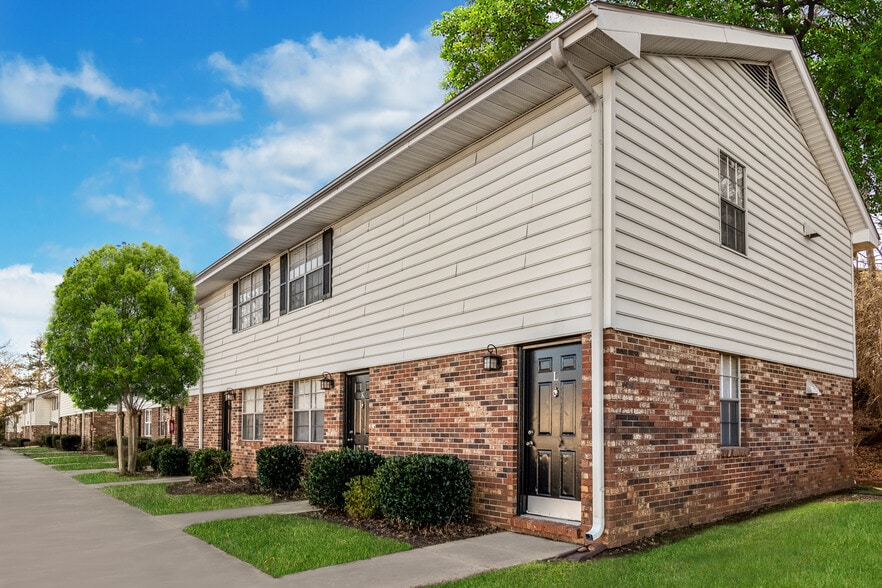 Reserve at Hillcrest Apartments 2096 E Main St Spartanburg SC 29307