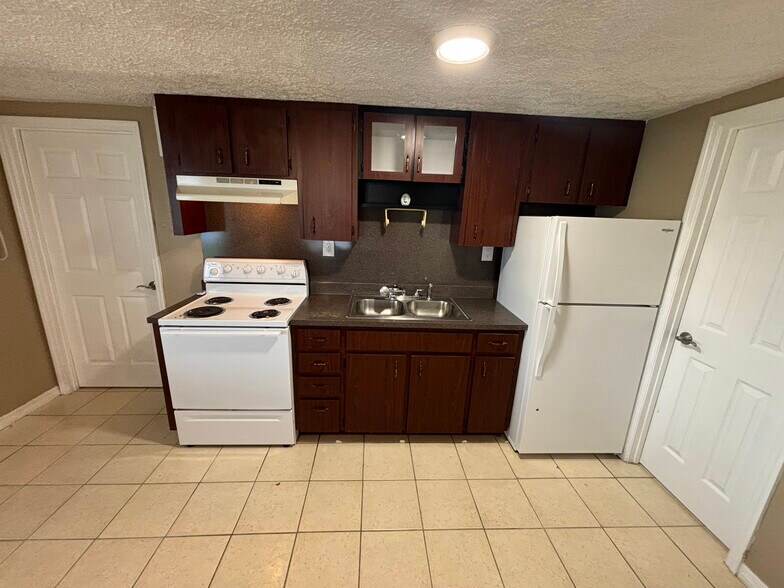 Building Photo - 1207 W Pierce St