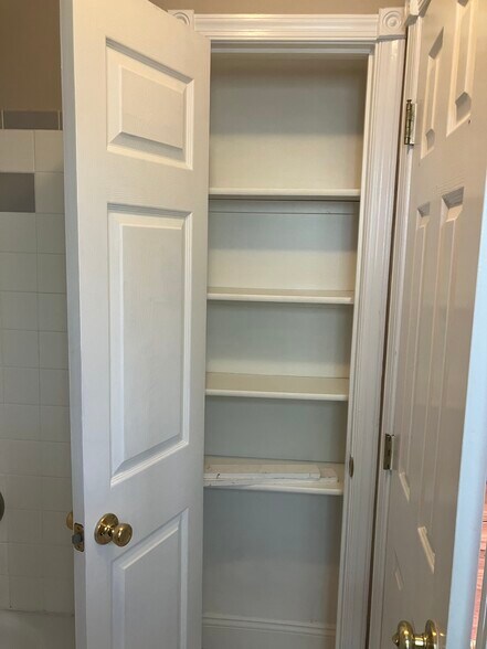 Building Photo - 430 E Franklin St