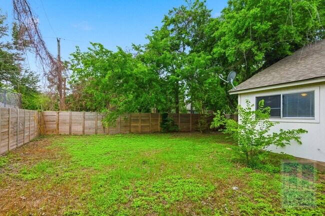 Building Photo - 13305 Waverly Ct