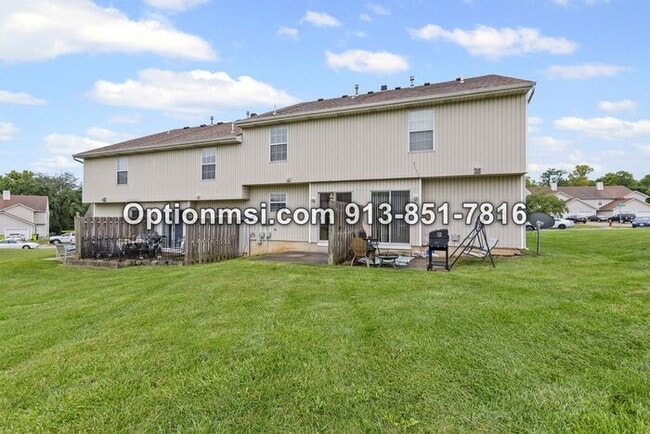 Building Photo - Beautifully updated