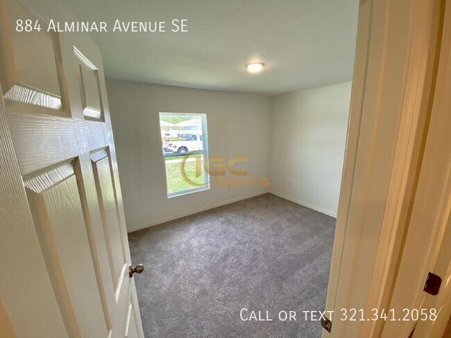 Building Photo - 884 Alminar Ave SE