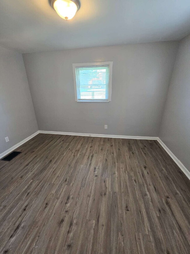 Building Photo - 452 S Napoleon Ave