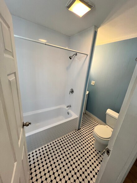 Building Photo - 12 Webster St