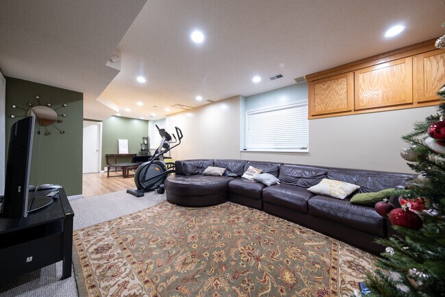 Building Photo - 1574 Stephanie Cir