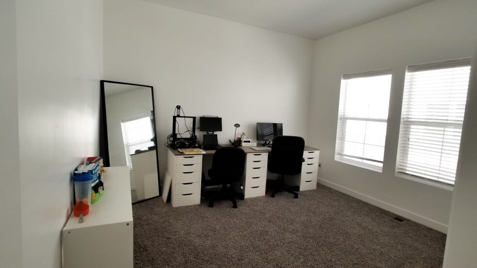 2nd floor room - 694 E 355 N