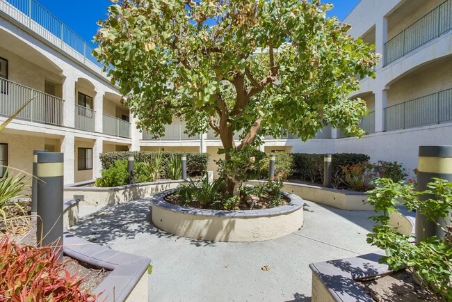 Building Photo - 4545 Arizona St