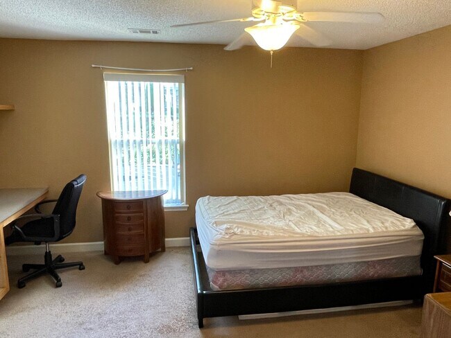 Building Photo - Fully Furnished Unit in Harts Cove!
