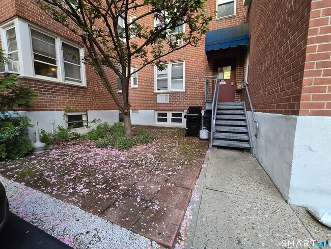 Building Photo - 39 Glenbrook Rd