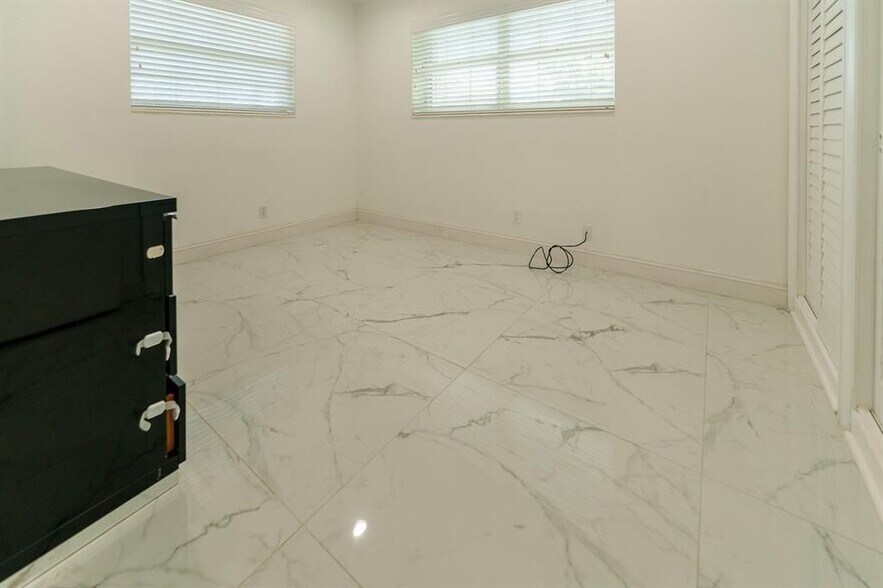 Building Photo - 2011 N 43rd Ave