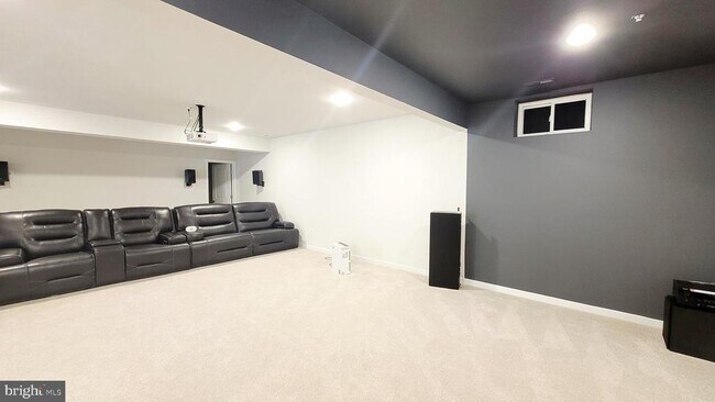 Building Photo - 14114 Dunlin St