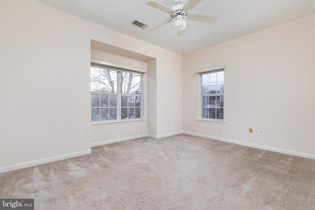 Building Photo - 1705 Lake Shore Crest Dr