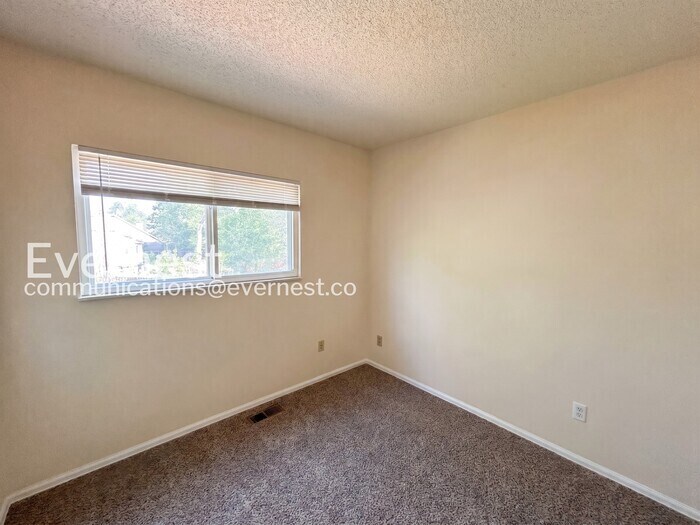 Building Photo - 2702 Dickens Dr