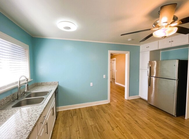 Building Photo - 5250 Whispering Creek Dr