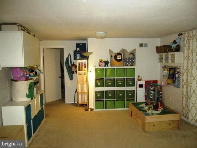 Building Photo - 3913 Moss Dr