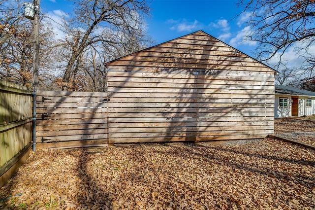 Building Photo - 1809 Whispering Oaks St