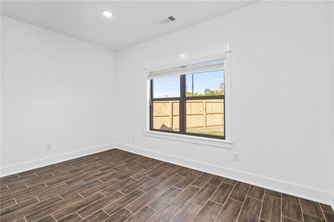 Building Photo - 64 W Gilpin St