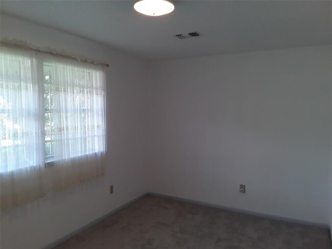 Building Photo - 3119 E Heatherock Cir