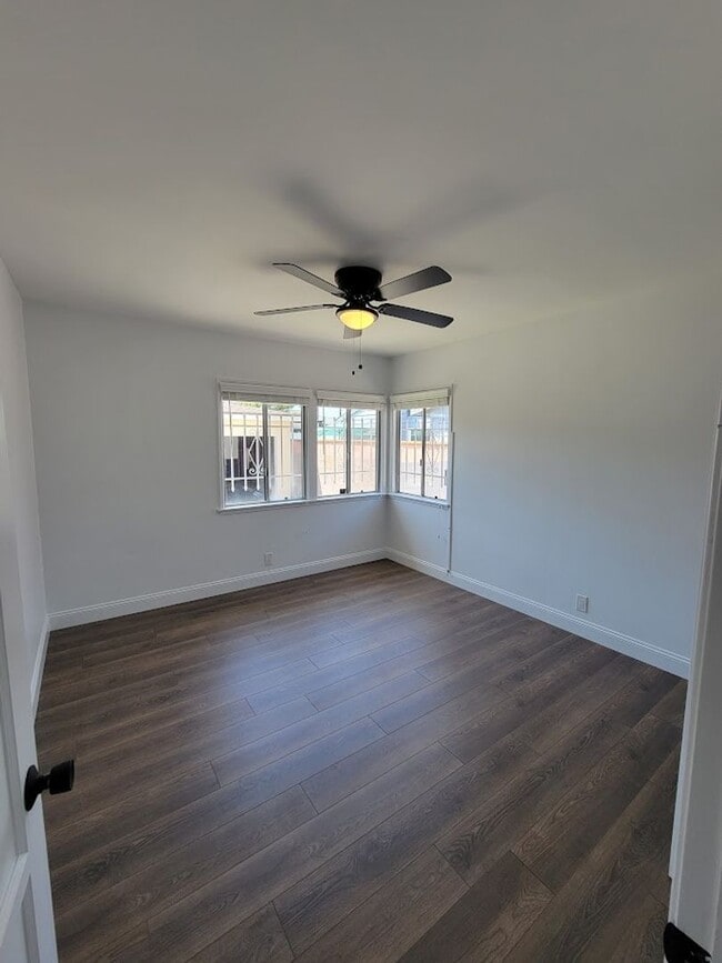 Building Photo - SPACIOUS 3BD/2BA WITH GARAGE, LAUNDRY AND ...